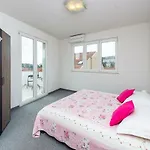 Luxury Sensation Spacious & Free Private Garage