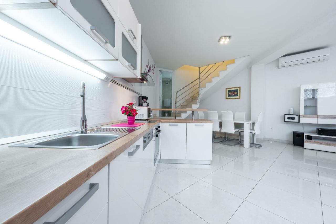 Luxury Sensation Spacious & Free Private Garage Lägenhet *