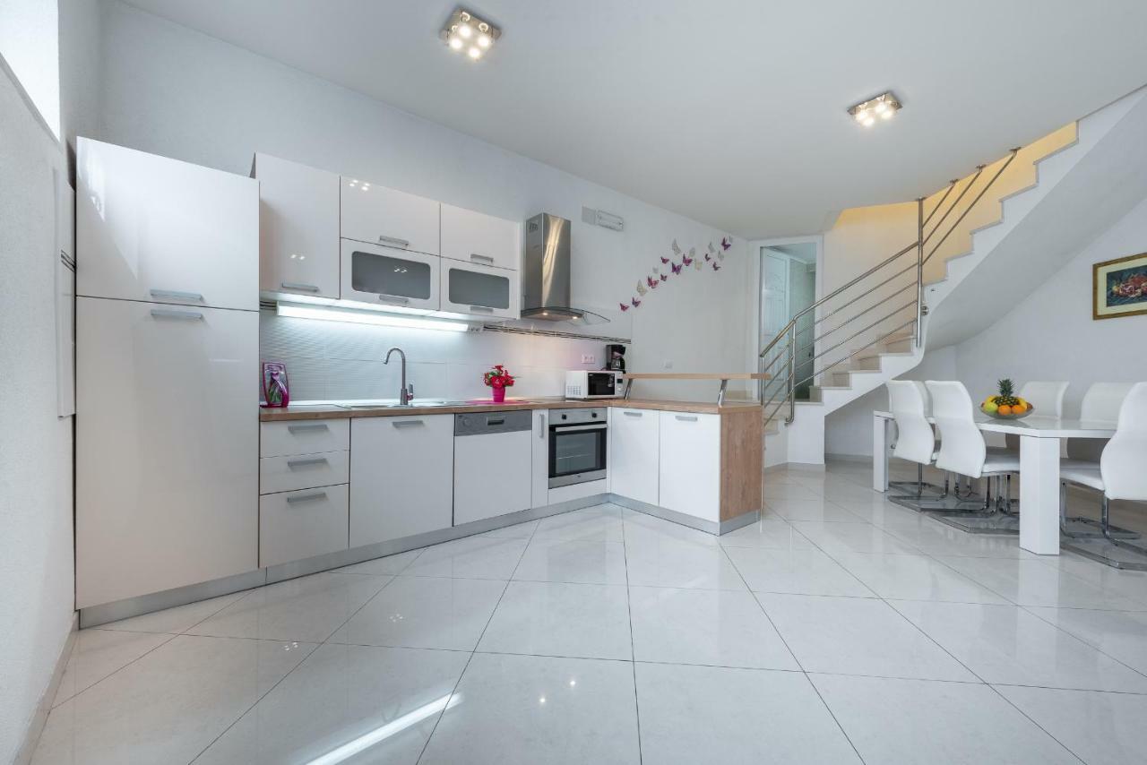 Luxury Sensation Spacious & Free Private Garage Lägenhet *