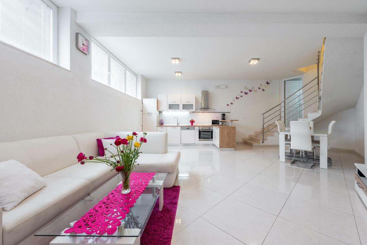 Luxury Sensation Spacious & Free Private Garage Lägenhet